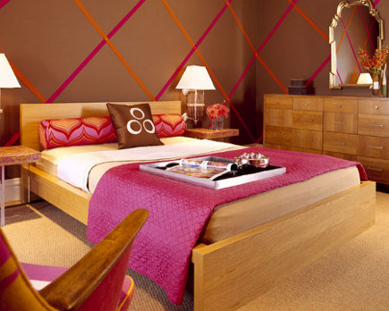 dec-hode-acc-bedpillows10-435 bed pillows - bed with bolster roll and accent pillow - Jeffers Design Group via Atticmag