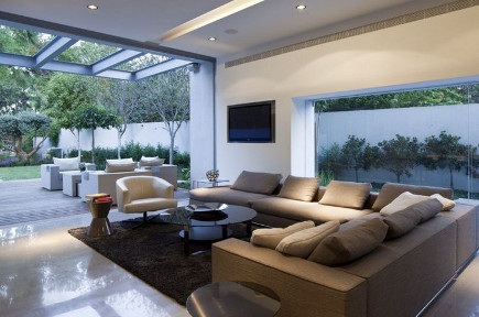 flat screen tv in media room with little wall space - homedsgn via atticmga