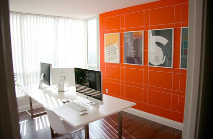 orange home decor accent wall with white grid in home office – lifehacker via atticmag