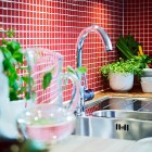 red backsplash in glass mosaic tiles with white grout in a Swedish kitchen - stadshem.se via Atticmag